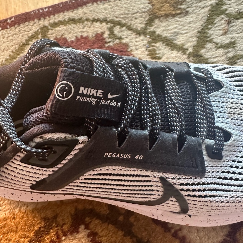 Nike Pegasus 40 Running Sneakers - Picture 7 of 9